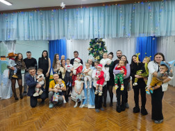 Малыши встречают Новый год.